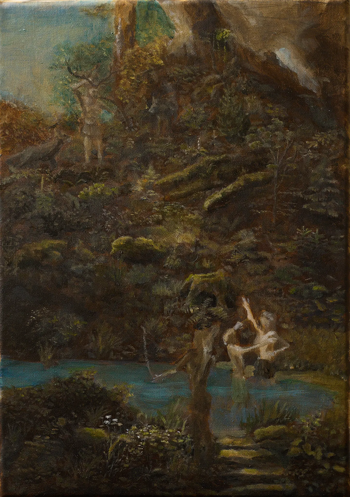 Eine traumhafte schemenhafte Waldszene. Im Vordergrund zwei Figuren an einem Teich – eine wirkt wie eine Göttin die andere löst sich auf. Im Hintergrund schemenhaft ein Hirsch zwischen alten Bäumen. Alles wirkt unwirklich wie eine Erinnerung. Warme Braun- und Grüntöne ohne scharfe Konturen. Gemälde von Wolfram Hölzel nach einer Idee von Leo Ulrich, Öl auf Leinwand.