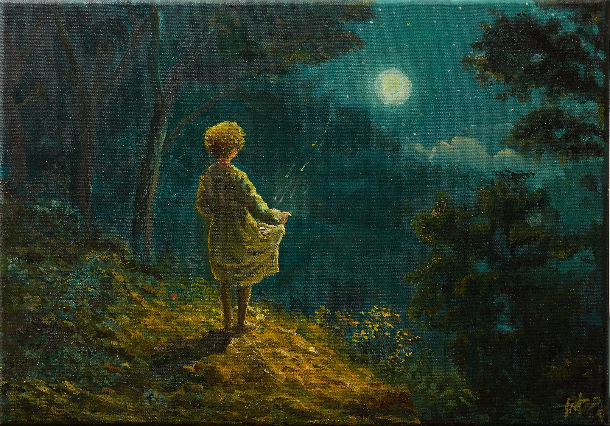 Ein kleines Kind steht von hinten in einem dunklen Wald und blickt auf einen großen leuchtenden Vollmond. Es trägt ein weißes Hemd und hält es ausgebreitet – Sterne fallen vom Himmel herab. Der Boden leuchtet golden, die Bäume sind dunkel und hoch. Eine magische Nachtszene in Blau- Grün- und Goldtönen. Gemälde von Wolfram Hölzel, Öl auf Leinwand.