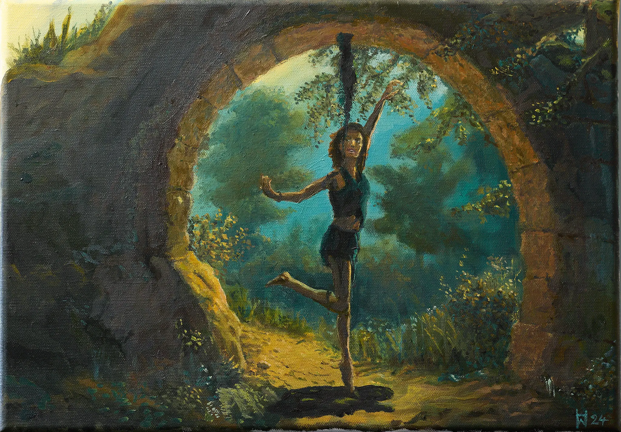 Eine junge Frau tanzt selbstbewusst in einem romanischen Torbogen. Dunkle Kleidung, ein Bein angehoben, ein Arm triumphierend erhoben. Durch den Bogen leuchtet ein üppiger grüner Wald. Keine Reue, nur Freude am eigenen Wesen. Gemälde von Wolfram Hölzel, Öl auf Leinwand, 2024.